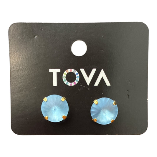 Basics Studs on Light Turquoise Matt